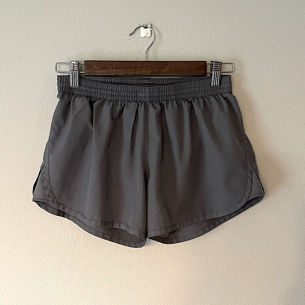 Girls
Augusta Sportswear Gray Active Shorts. Size Large.